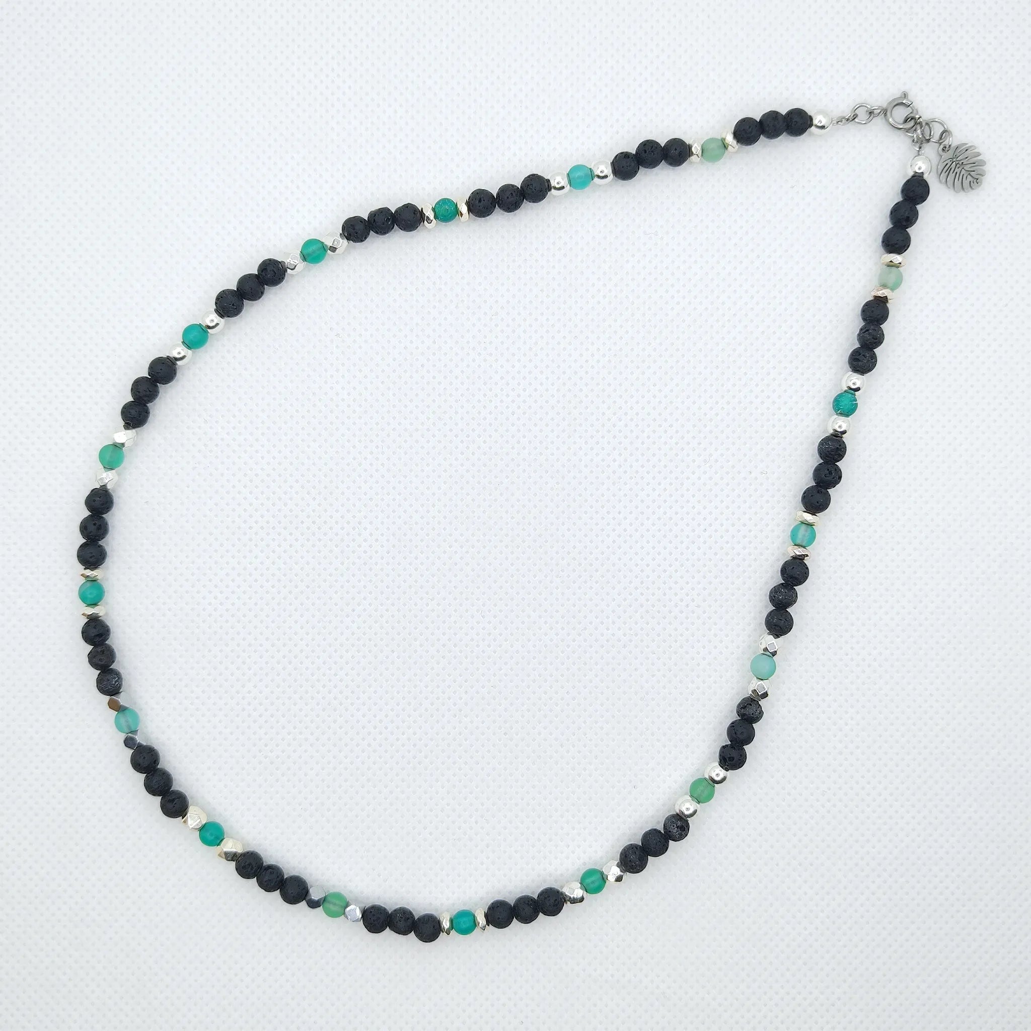 Naszyjnik z lawy wulkanicznej i zielonego trawionego agatu