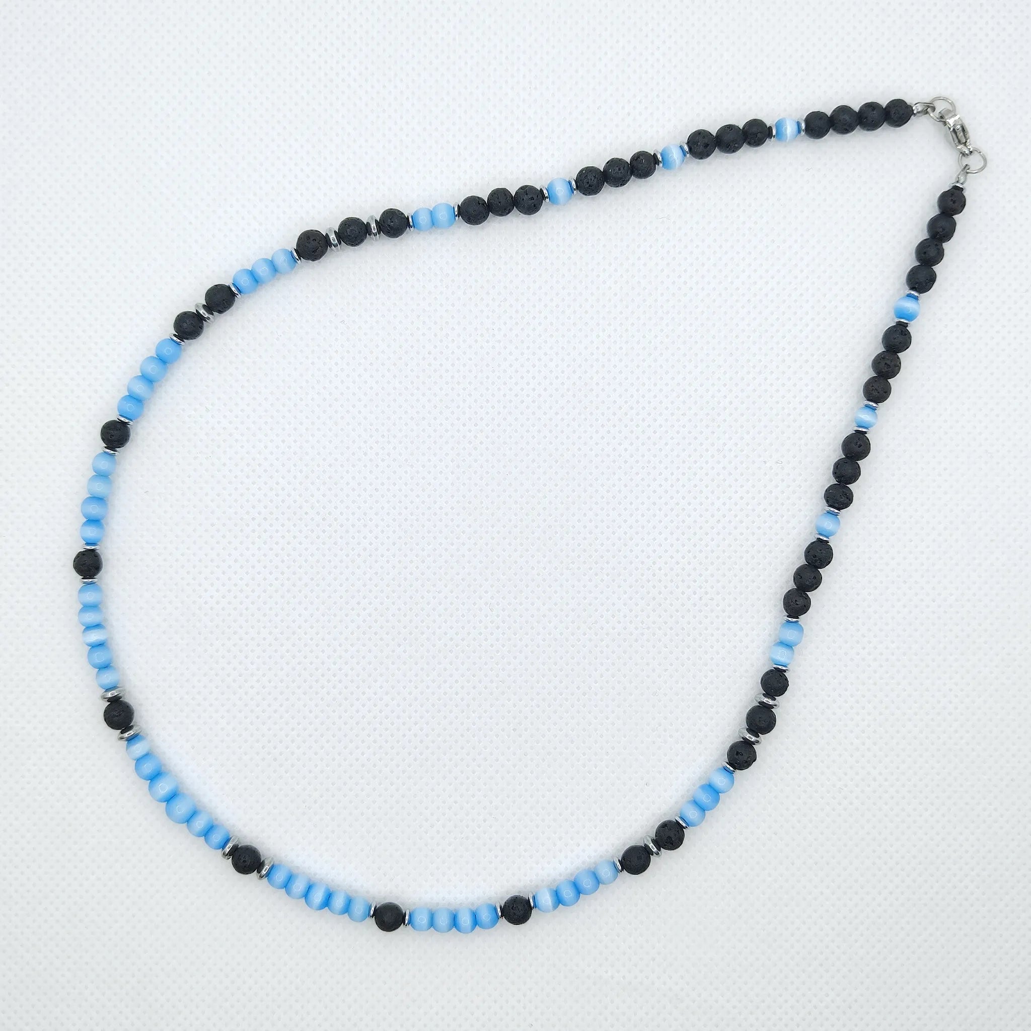 Naszyjnik z lawy wulkanicznej i niebieskiego kociego oka