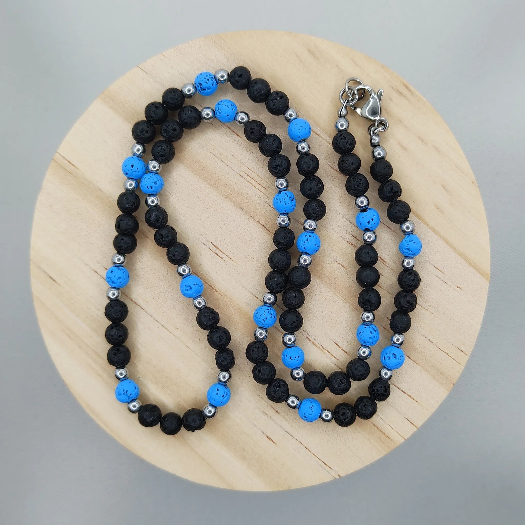 Naszyjnik z lawy wulkanicznej