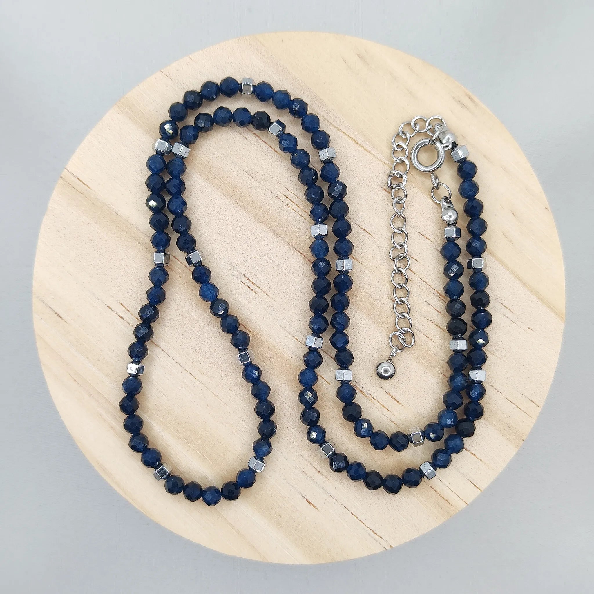 Naszyjnik z szafirów i hematytu
