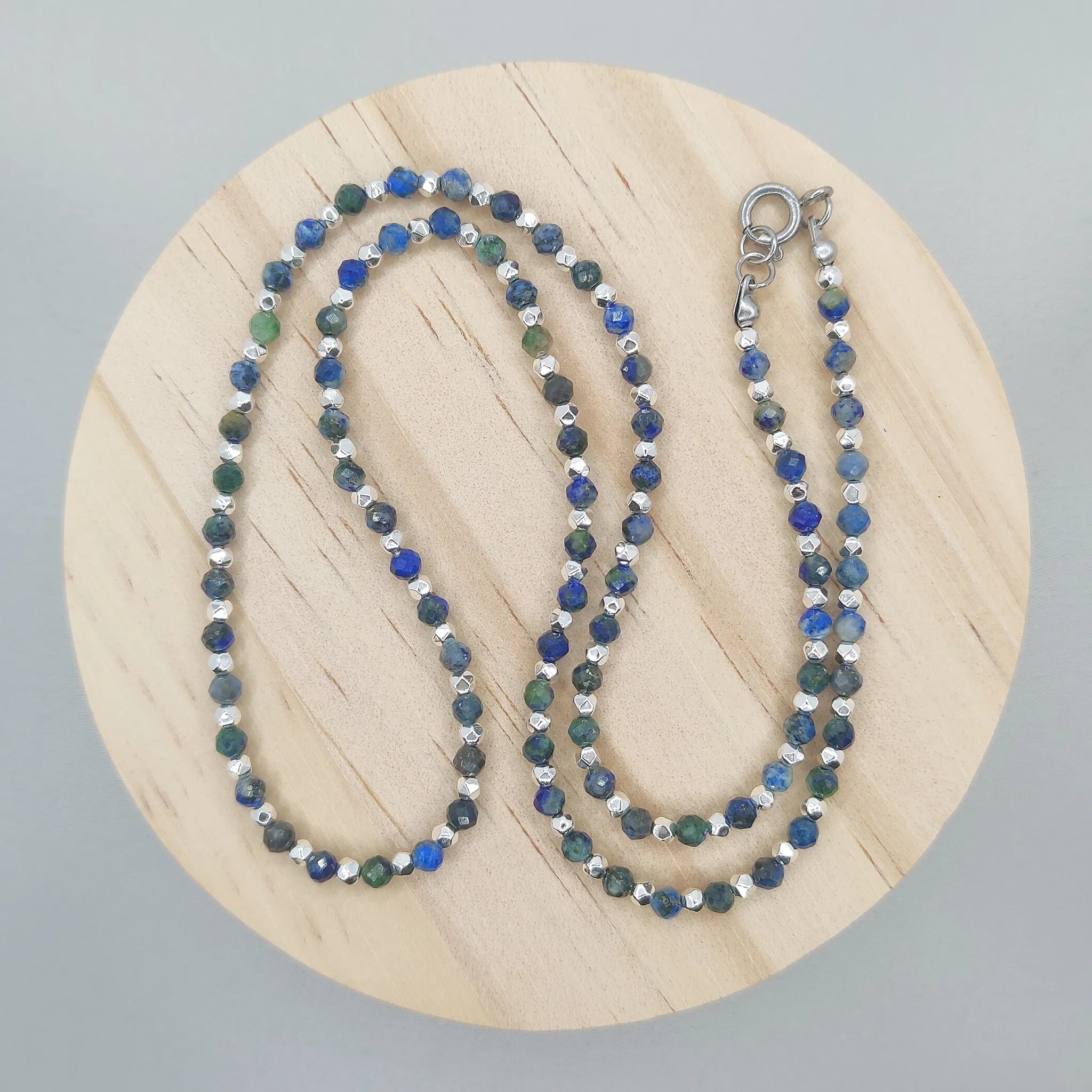 Naszyjnik z kamieni lapis lazuli